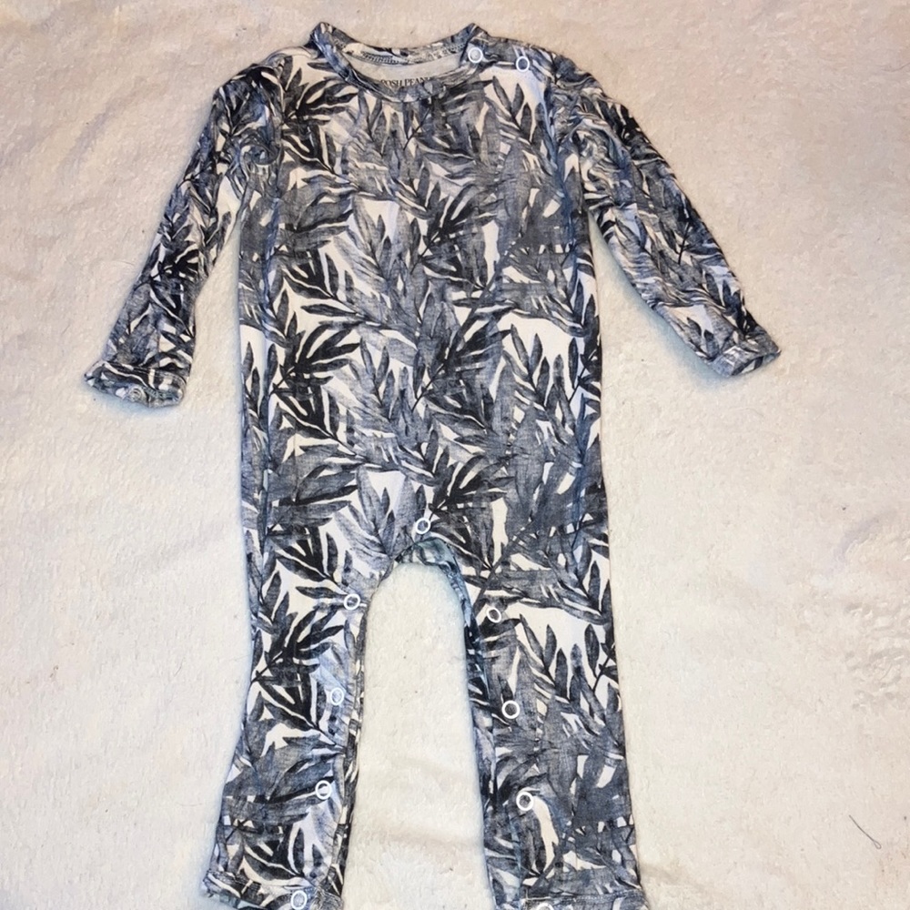 Posh Peanut “Blue Leaf” LS Button Romper 3-6 months VGUC